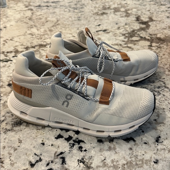 Cloudnova, Women’s size 10 - Picture 1 of 4